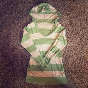 Women’s hooded long sleeve shirt.